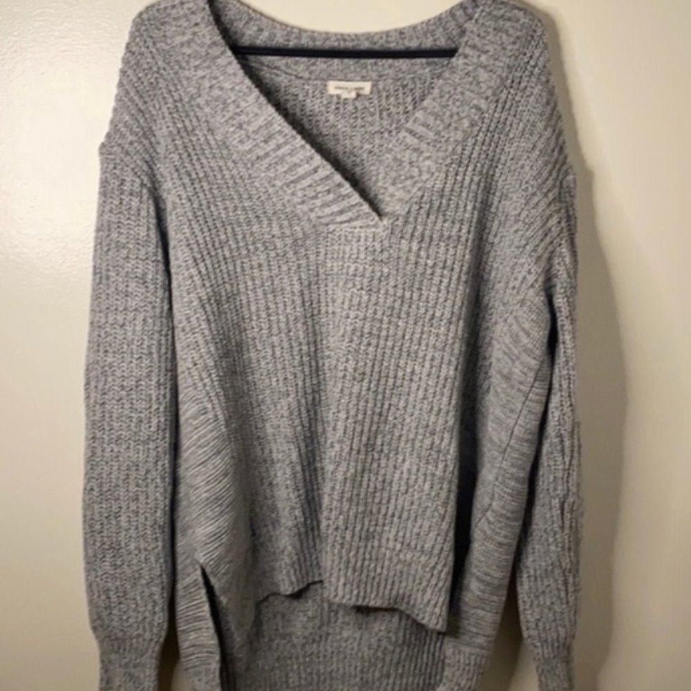 Silence + Noise Vneck Ribbed Sweater w Slit Sides Size Medium